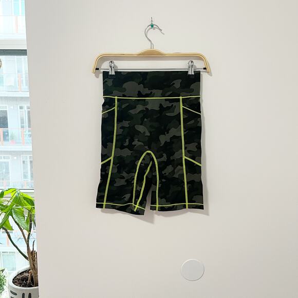 All Access Green Camo Biker Shorts Size Small - Picture 1 of 4